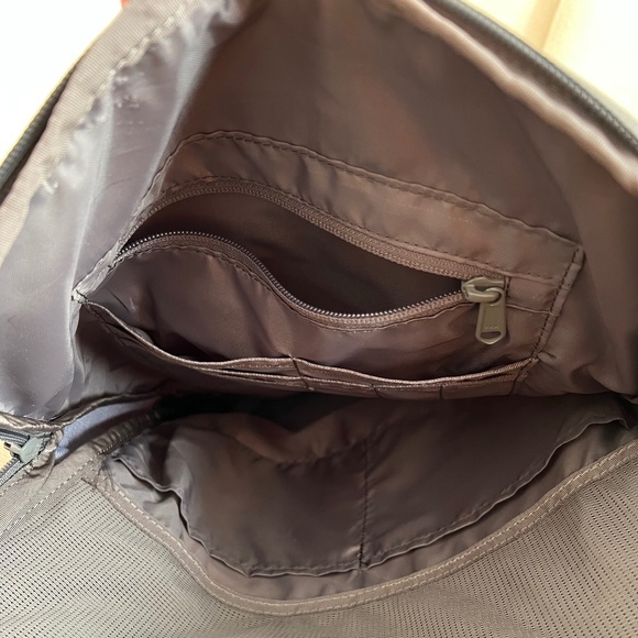 TIMBUK2 BACKPACK-LIKE NEW - Picture 7 of 7